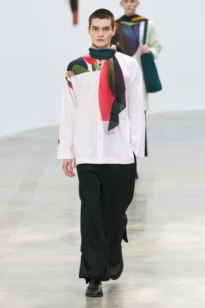 Look 19